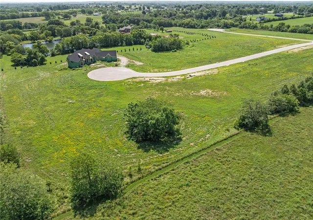 4th image of 13320 Winner'S Cir, Smithville, MO 64089 | MLS# 2566952
