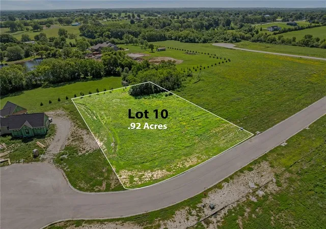 Homes for sale in Smithville, MO | 13315 Winner's Cir, Smithville, MO 64089 | MLS# 2566955