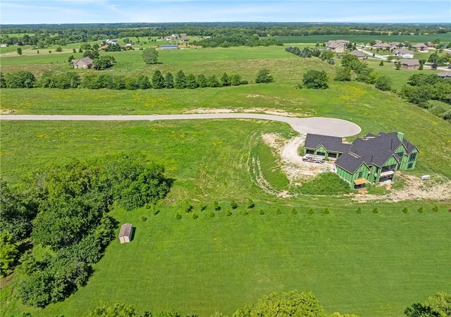 Homes for sale in Smithville, MO | 13315 Winner'S Cir, Smithville, MO 64089 | MLS# 2566955