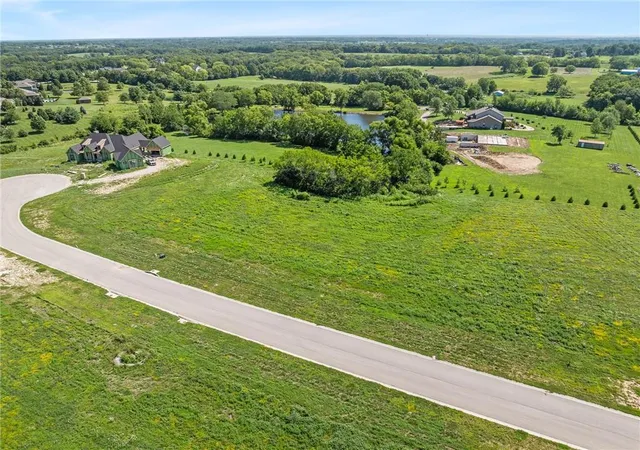 3rd image of 13311 Winner'S Cir, Smithville, MO 64089 | MLS# 2566956