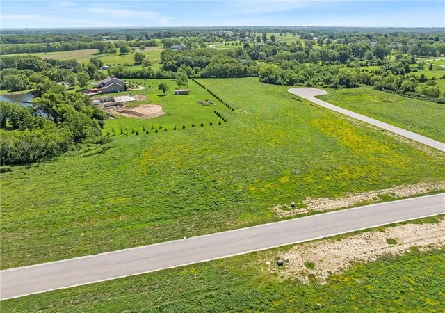 Homes for sale in Smithville, MO | 13307 Winner'S Cir, Smithville, MO 64089 | MLS# 2566957