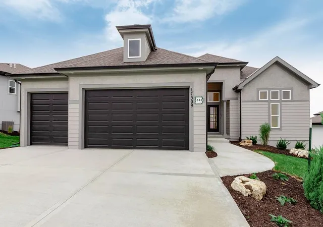 1st image of 4426 Tee Box Dr, Basehor, KS 66007 | MLS# 2567625