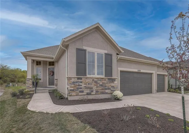 Photo 1 of Single family home for sale at 12501 W 138th Place, Overland Park, KS 66221 | MLS# 2567899 | Listing updated on 2026-08-19