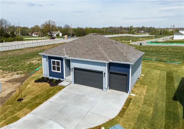 Homes for sale in Blue Springs, MO | 509 Sw Newport Dr, Blue Springs, MO 64014 | MLS# 2569937