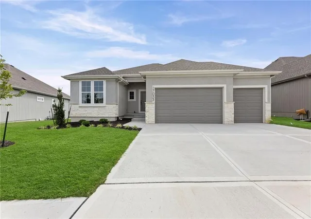 2nd image of 17053 W 168th Pl, Olathe, KS 66062 | MLS# 2570227