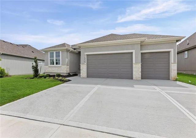 3rd image of 17053 W 168Th Pl, Olathe, KS 66062 | MLS# 2570227
