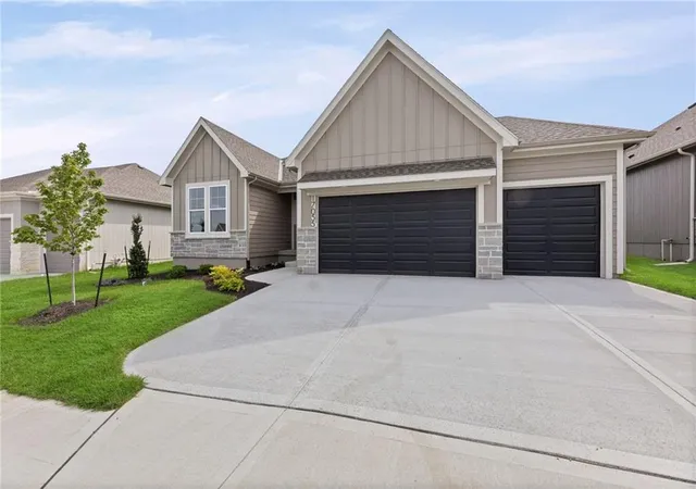 3rd image of 17055 W 168Th Pl, Olathe, KS 66062 | MLS# 2570229