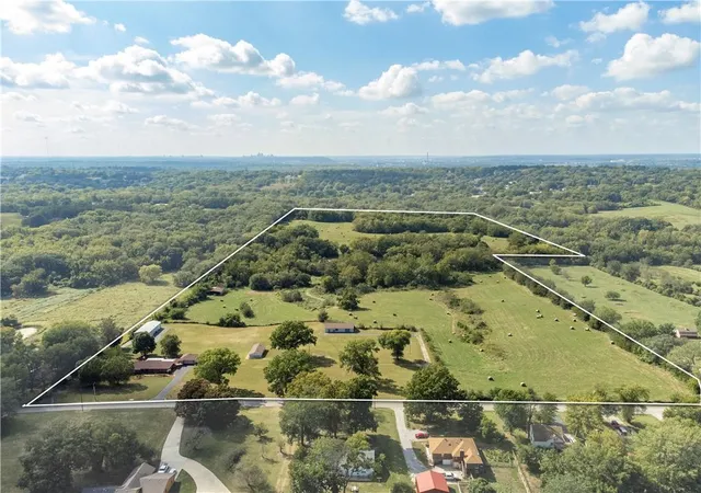 4th image of 822 Dickinson Rd, Independence, MO 64050 | MLS# 2570479