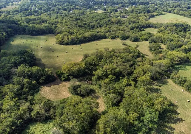 5th image of 822 Dickinson Rd, Independence, MO 64050 | MLS# 2570479