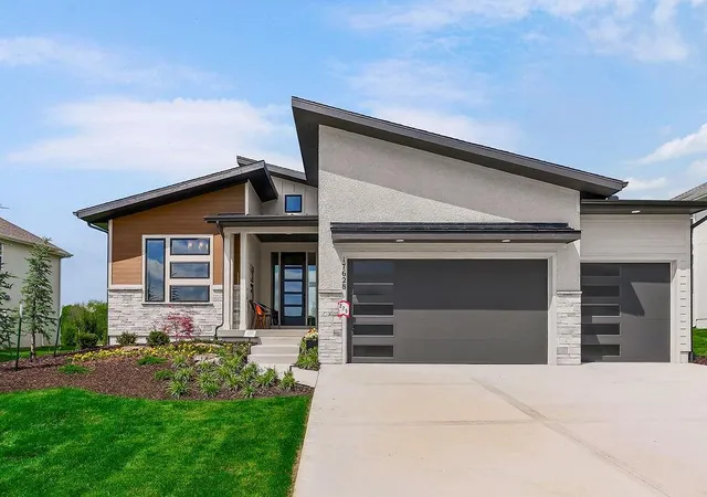2nd image of 17812 Rainbow Blvd, Stilwell, KS 66085 | MLS# 2570553
