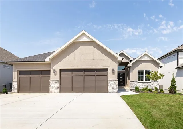 Photo 1 of Sale Pending at 18460 Pawnee Ln, Overland Park, KS 66085 | MLS# 2571445 | Listing updated on 2026-10-04