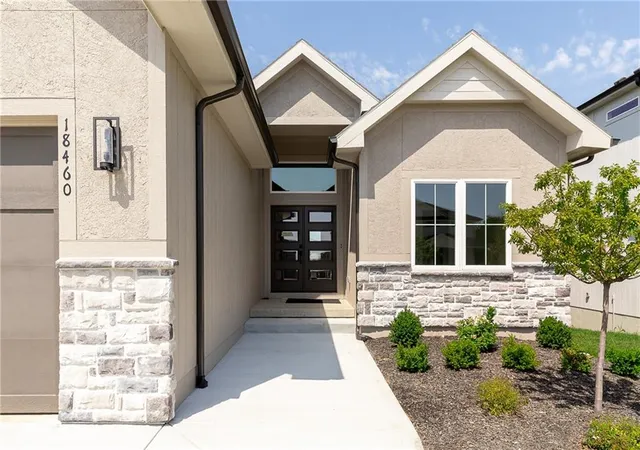 Photo 3 of Sale Pending at 18460 Pawnee Ln, Overland Park, KS 66085 | MLS# 2571445 | Listing updated on 2026-10-04