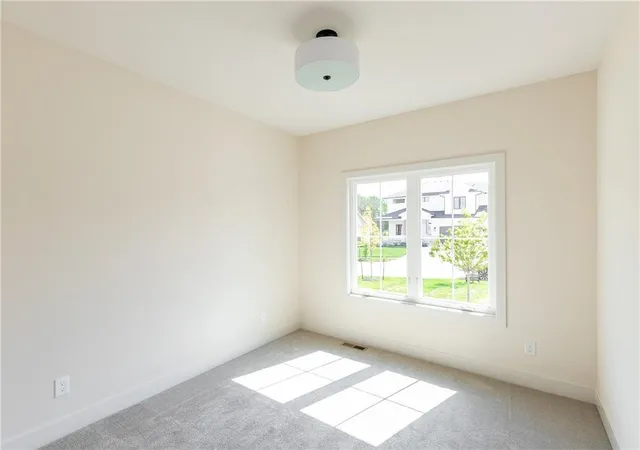 Photo 4 of Sale Pending at 18460 Pawnee Ln, Overland Park, KS 66085 | MLS# 2571445 | Listing updated on 2026-10-04