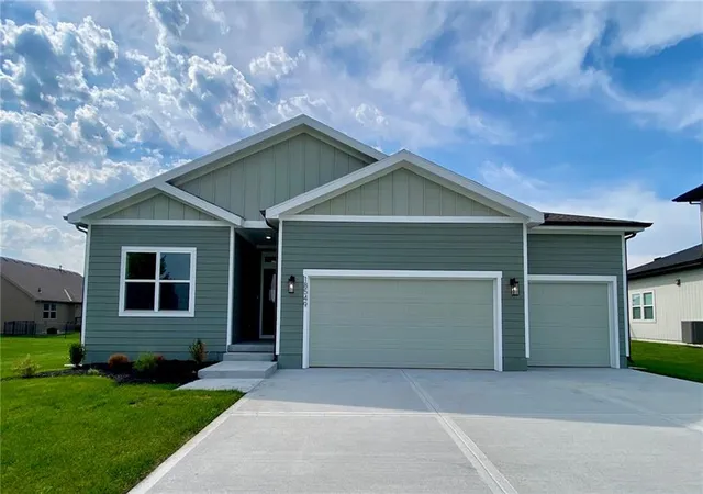 Single family home for sale at 18549 W 193rd Street, Spring Hill, KS 66083 | MLS# 2571466