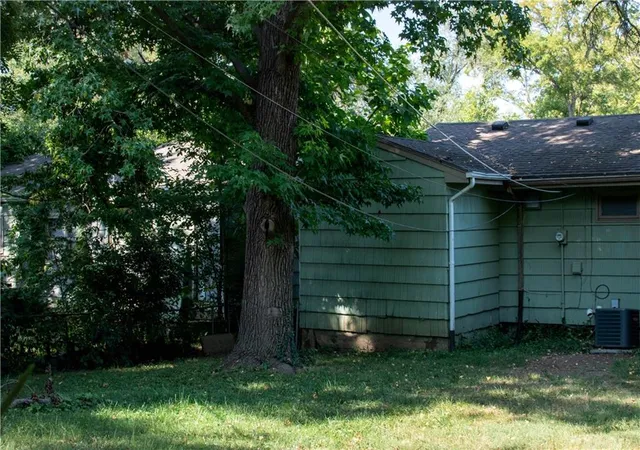 3rd image of 8217 Flora Ave, Kansas City, MO 64131 | MLS# 2571725