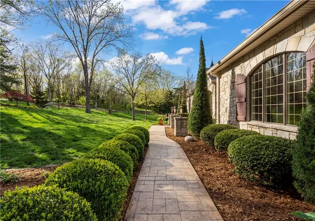 Photo 4 of Single family home for sale at 6205 S Chiles Rd, Blue Springs, MO 64014 | MLS# 2572205 | Listing updated on 2026-09-30