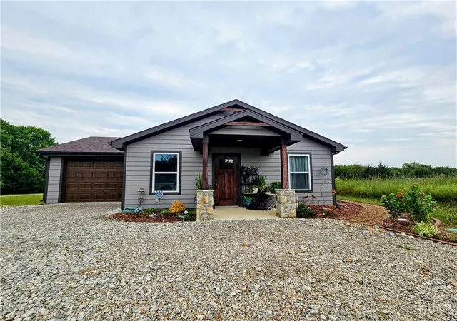 1st image of 2 Illinois Dr, La Cygne, KS 66040 | MLS# 2574109
