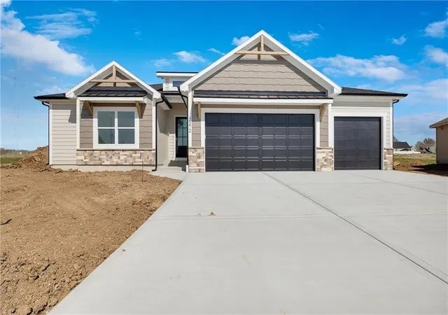 1st image of 2369 Ne Colonnade Ave, Blue Springs, MO 64029 | MLS# 2574250