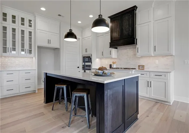 3rd image of 9836 Shady Bend Rd, Lenexa, KS 66227 | MLS# 2574719
