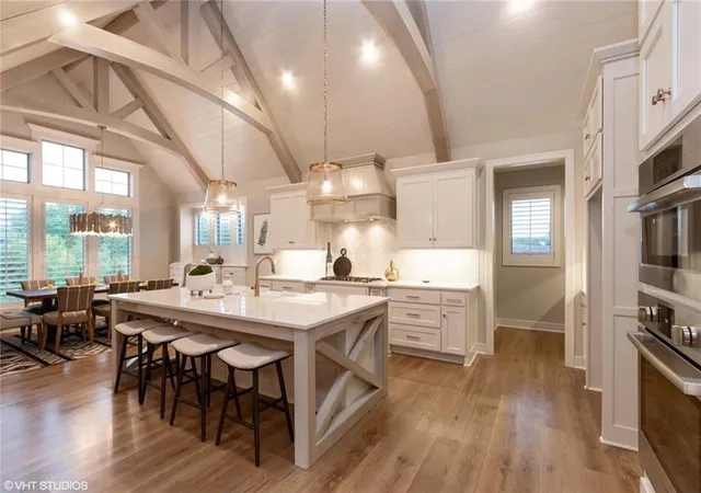 Photo 4 of Sale Pending at 17016 Parkhill St, Overland Park, KS 66221 | MLS# 2574964 | Listing updated on 2026-02-11
