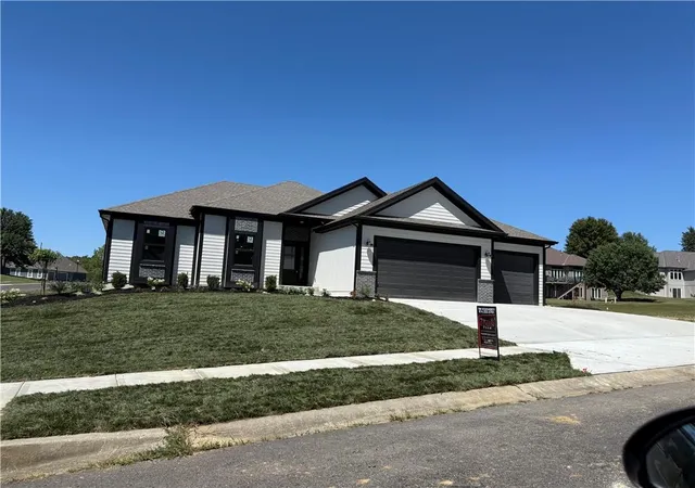1st image of 504 Blackhawke Dr, Smithville, MO 64089 | MLS# 2575631