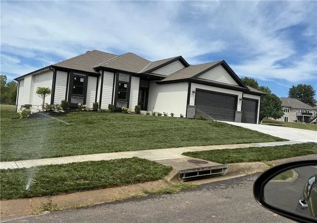 2nd image of 504 Blackhawke Dr, Smithville, MO 64089 | MLS# 2575631