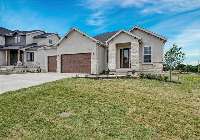 2nd image of 15260 W 161st Ct, Olathe, KS 66062 | MLS# 2575832
