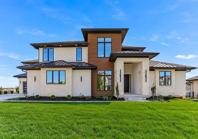 Single family home for sale at 17325 Larsen St W, Overland Park, KS 66221 | MLS# 2576004