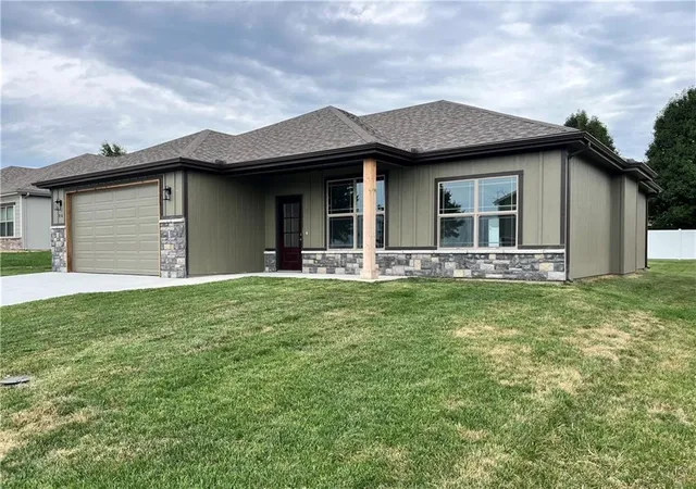 1st image of 810 Timberline Dr, Cameron, MO 64429 | MLS# 2576081