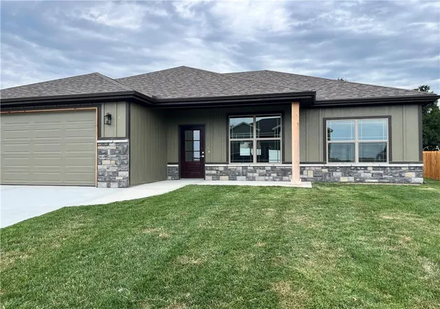 Photo 3 of Single family home for sale at 810 Timberline Dr, Cameron, MO 64429 | MLS# 2576081 | Listing updated on 2026-08-14