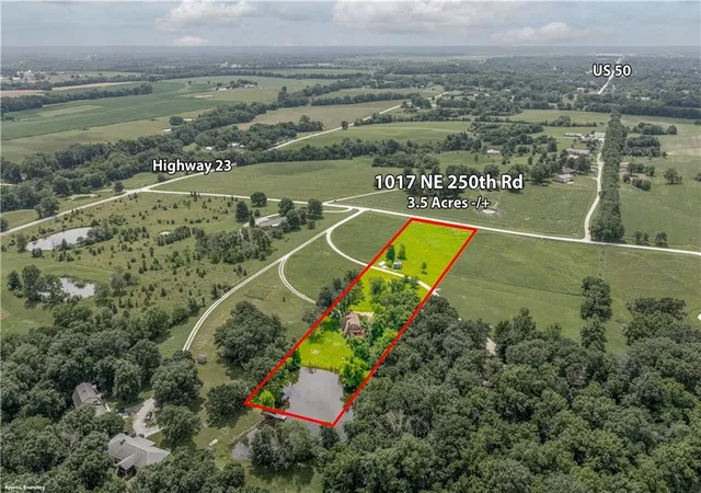2nd image of 1017 Ne 250 Rd, Knob Noster, MO 65336 | MLS# 2576111