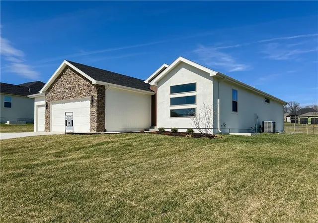 Homes for sale in Blue Springs, MO | 2601 Ne Wheatley Dr, Blue Springs, MO 64029 | MLS# 2576396