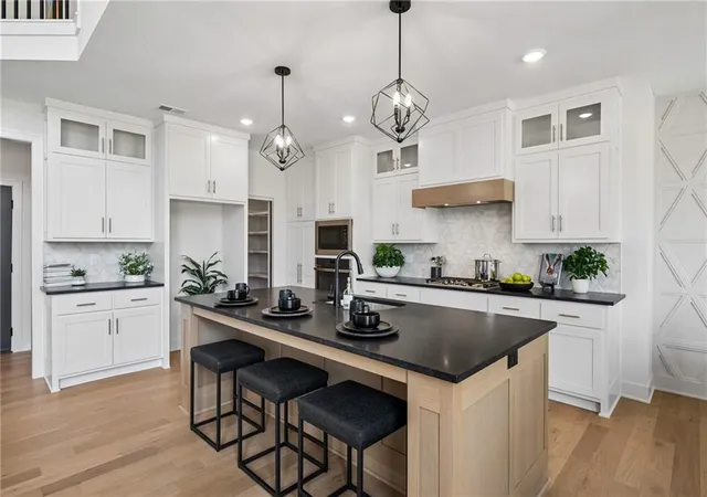 Photo 4 of Single family home for sale at 5154 NW 47th Terrace, Riverside, MO 64150 | MLS# 2576411 | Listing updated on 2026-10-04