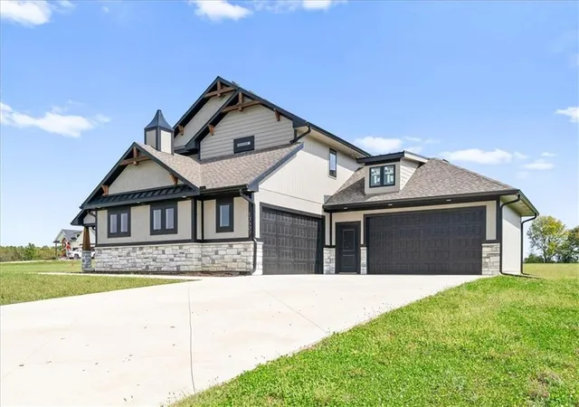 3rd image of 13507 Woodland Ranch Dr, Lees Summit, MO 64086 | MLS# 2576495