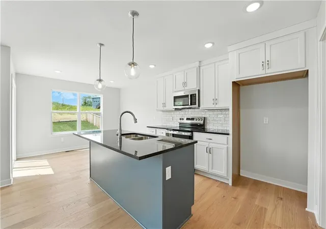 3rd image of 4805 Sw 6Th Ter, Blue Springs, MO 64014 | MLS# 2576784