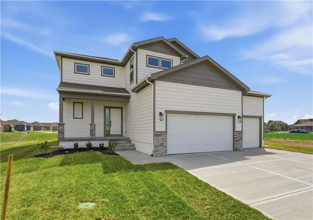 Homes for sale in Blue Springs, MO | 4716 Sw 6th Ter, Blue Springs, MO 64014 | MLS# 2576796