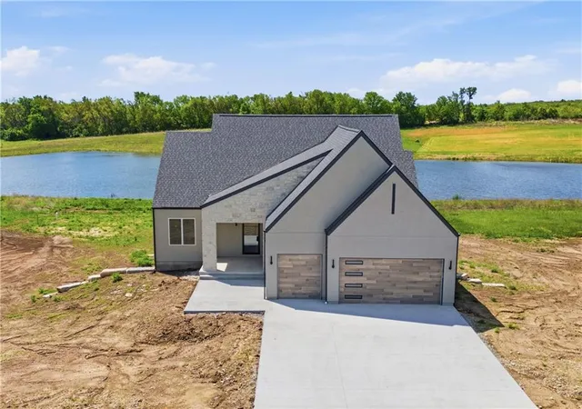 Photo 1 of Single family home for sale at 16055 W Eisenhower Rd, Lansing, KS 66043 | MLS# 2576938 | Listing updated on 2026-09-14