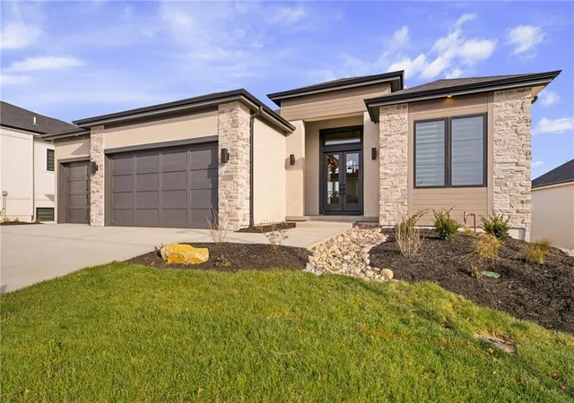 Photo 2 of Single family home for sale at 11233 S Sunray Dr, Olathe, KS 66061 | MLS# 2577071 | Listing updated on 2026-06-18