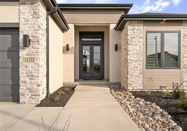 Photo 3 of Single family home for sale at 11233 S Sunray Dr, Olathe, KS 66061 | MLS# 2577071 | Listing updated on 2026-06-18