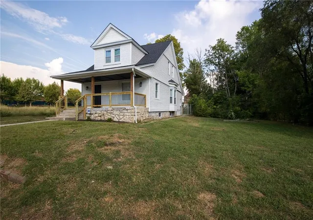 Homes for sale in Kansas City, MO | 2707 Park Ave, Kansas City, MO 64109 | MLS# 2577072