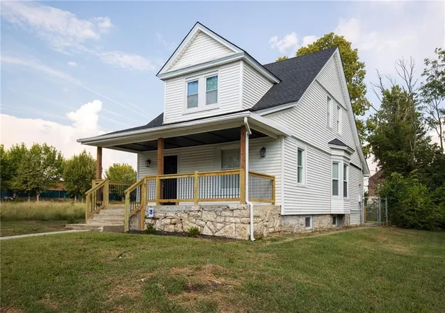 Homes for sale in Kansas City, MO | 2707 Park Ave, Kansas City, MO 64109 | MLS# 2577072