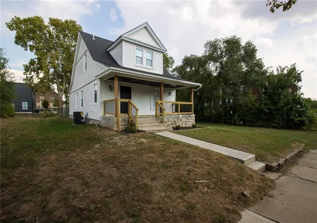 Homes for sale in Kansas City, MO | 2707 Park Ave, Kansas City, MO 64109 | MLS# 2577072
