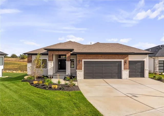 Photo 1 of Single family home for sale at 11221 S Sunray Dr, Olathe, KS 66061 | MLS# 2577073 | Listing updated on 2026-09-03