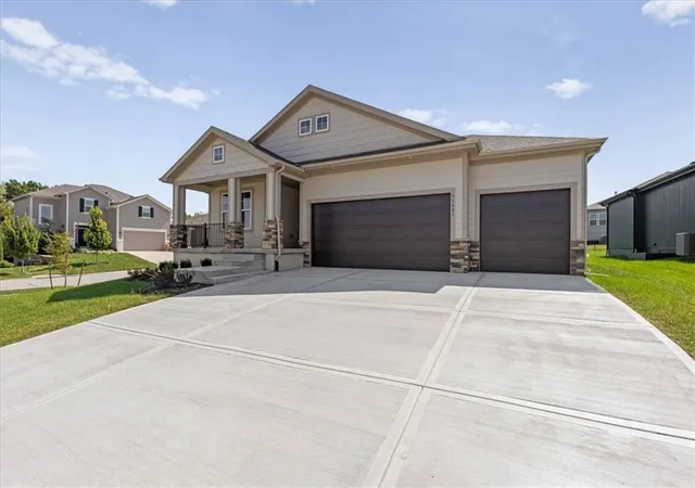 Photo 2 of Single family home for sale at 31401 W 85th Terrace, De Soto, KS 66018 | MLS# 2578005 | Listing updated on 2026-10-18