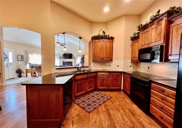3rd image of 4149 Ne Chapel Manor Dr, Lee's Summit, MO 64064 | MLS# 2578213