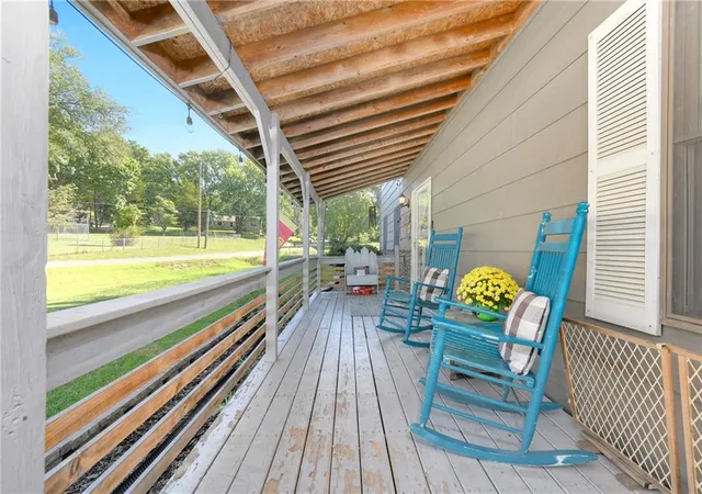 2nd image of 16425 Fort Riley Rd, Leavenworth, KS 66048 | MLS# 2578224
