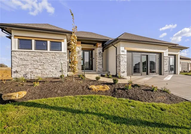 Photo 3 of House for sale at 11209 S Sunray St, Olathe, KS 66061 | MLS# 2578228 | Listing updated on 2026-06-18
