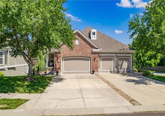 Photo 2 of Sale Pending at 3722 S Bolger Ct, Independence, MO 64055 | MLS# 2578398 | Listing updated on 2026-09-08
