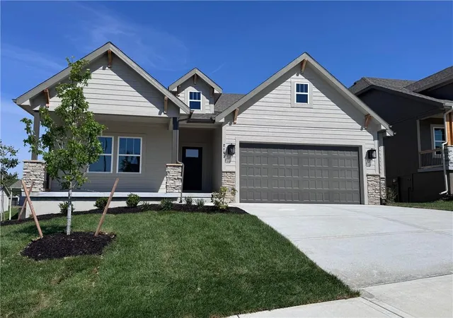 Homes for sale in Liberty, MO | 2153 Black Walnut Dr, Liberty, MO 64068 | MLS# 2579095