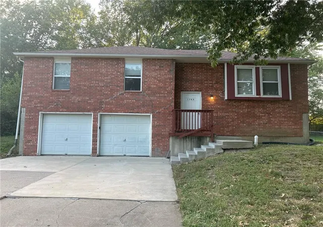 Photo 1 of Single family home for sale at 1708 Balboa St, Lees Summit, MO 64086 | MLS# 2579408 | Listing updated on 2026-10-09